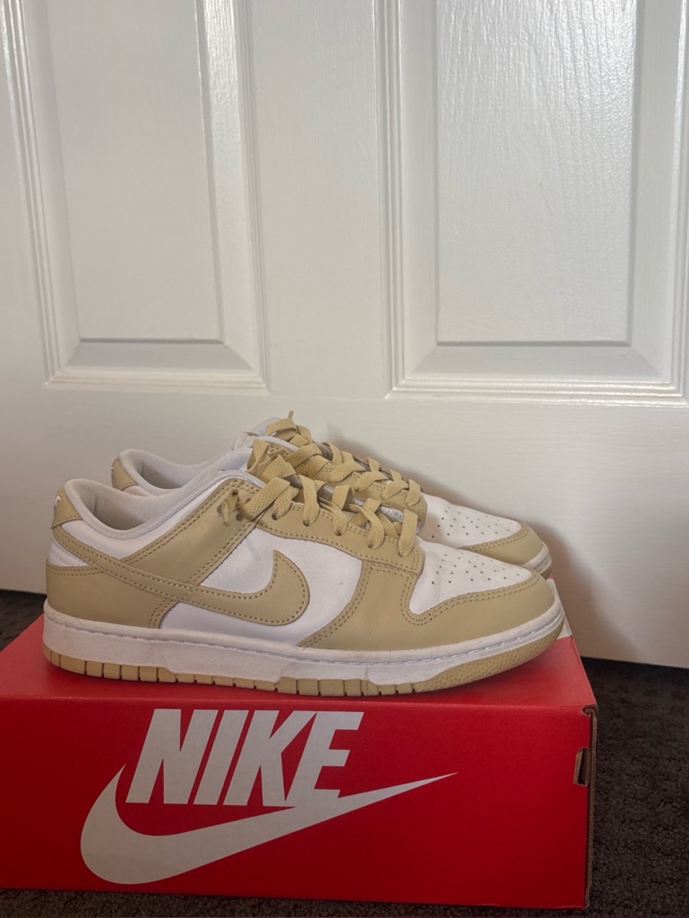 Nike Men’s Low-Top Retro BTTYS Sneakers in Beige and White
